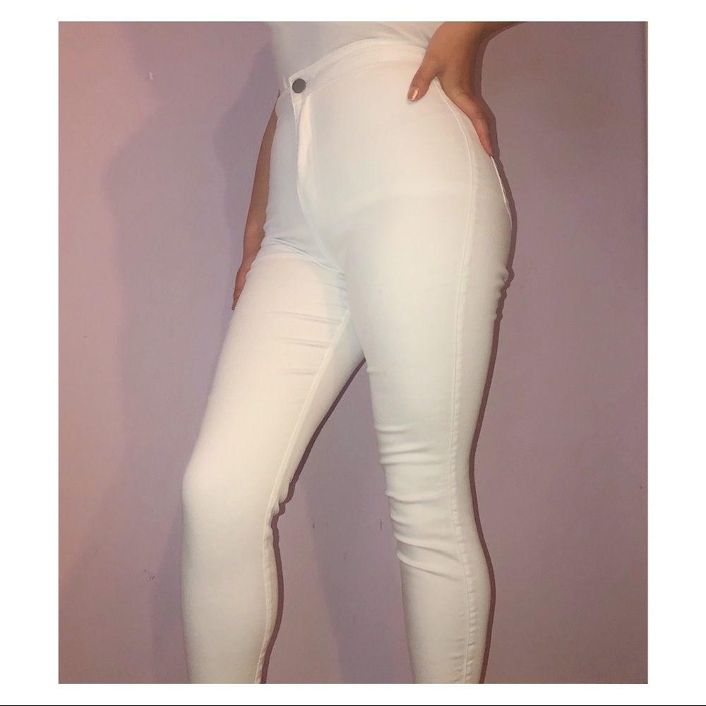 Fashion nova white high waisted jeans *worn once*